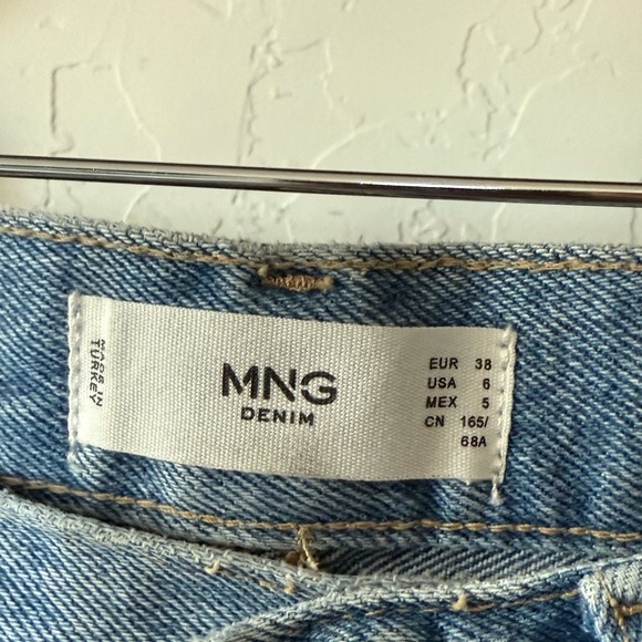 MNG|Mango Two-Tone Blue and White Women Jeans in relaxed straight leg•••Size 6 - Picture 11 of 16